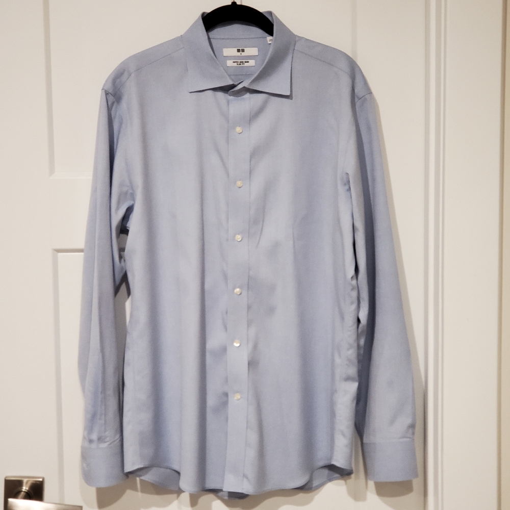 Uniqlo Men's Medium Blue Button Down Slim Fit No Iron Dress Shirt